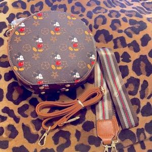 Crossbody Mickey